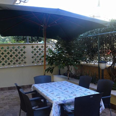 Appartamento In Via Calvi ลิโด ดิ ออสเตีย ภายนอก รูปภาพ