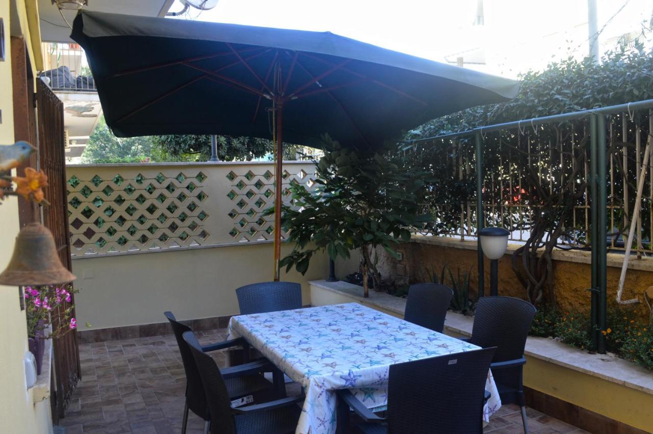 Appartamento In Via Calvi ลิโด ดิ ออสเตีย ภายนอก รูปภาพ